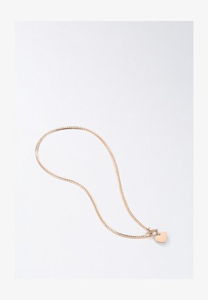 Collana a catena tono oro con pendente a forma di cuore piatto, caratterizzata da una finitura liscia e una chiusura semplice.