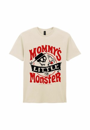 Beiges T-Shirt mit rotem Text "Mommy's Little Monster" und einem schwarz-weißen Totenkopf mit Hut, der eine Babyflasche hält.