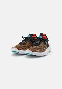 Nike Performance FREE RN FK NATURE - Cestná bežecká obuv - black/white/clear jade/picante red/university gold