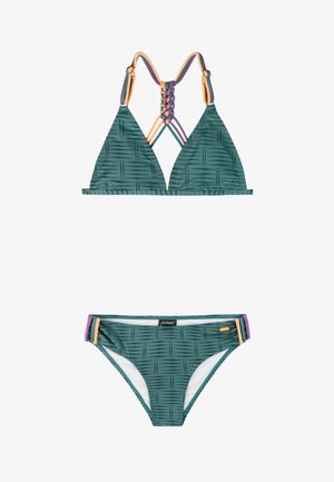 Groen patroon tweedelige bikini met gevlochten multicolor bandjes op het bovenstuk en bijpassende gestreepte accenten aan de zijkanten van het broekje.