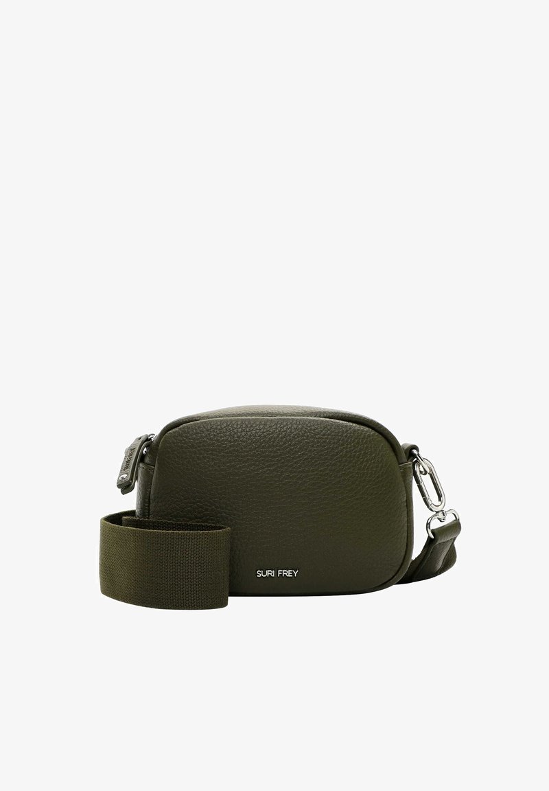 Grüne Leder-Crossbody-Tasche mit einem Reißverschluss oben, strukturierten Oberflächen, verstellbarem Nylongurte und silbernen Hardware-Akzenten.