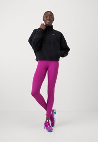 Nike Performance ONE  - Felpa in pile - black/white