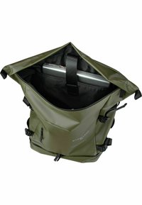 Gr�üner wasserdichter Rucksack mit verstellbaren Trägern, Reißverschlussfach und einem Laptopfach. Glatte Textur und langlebiges Material.