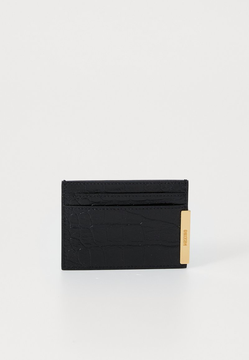 Portofel negru din material sintetic texturat, având un model de crocodil și un accent auriu pentru branding.