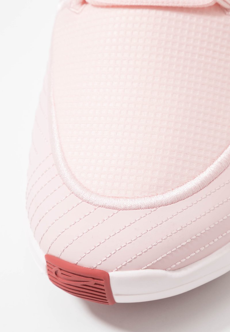 nike hyperflora free