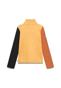 Väriestetty takki, jossa on keltaisia, mustia ja oransseja paneeleja. Pehmeä texture, korkea kaulus ja raidallinen helma. Kiinnityksiä ei ole näkyvissä.