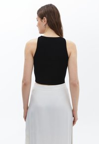 OXXO CREW NECK CROP SINGLET - Top - black