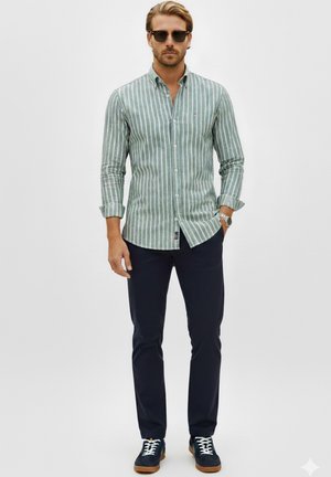 MANGA LARGA DE - Camisa - verde