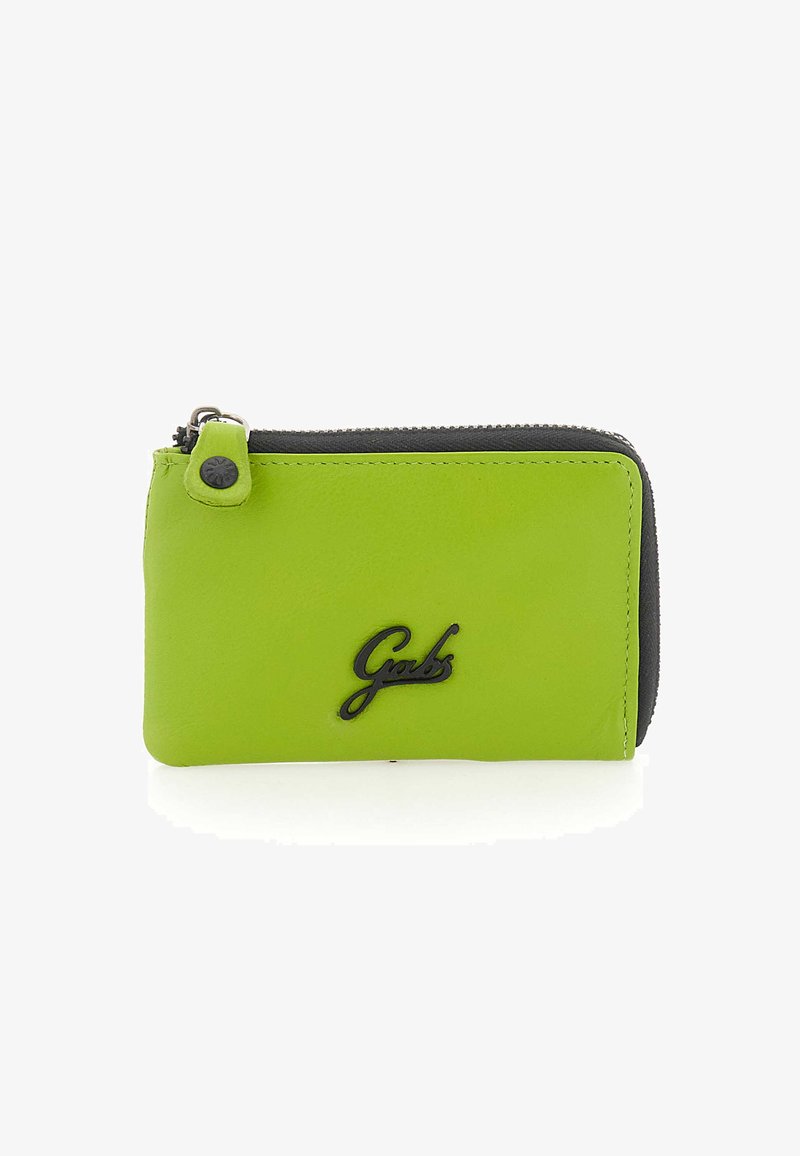 Portafoglio in pelle verde con cerniera nera, con logo impresso. Design compatto con texture liscia e stile minimalista.