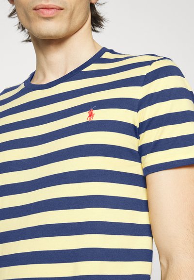 Polo Ralph Lauren SSCNCMSLM2-SHORT SLEEVE-T-SHIRT - T-shirt estampada - yellow/light navy