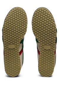 Zielone, czerwone i kremowe podeszwy sneakersów z teksturowanym, diamentowym wzorem. Posiadają logo marki "Onitsuka Tiger" z boku.