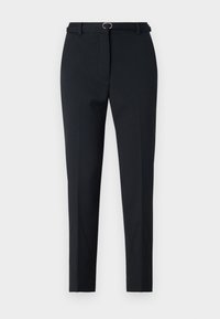 Svart skreddersydde bukser med smal passform, med flat front, beltehemper og en liten sølvspenne. Glatt stoff med en ren finish.