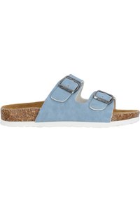 Lys blå ruskinds slip-on sandal med to justerbare stropper og sølvspænder. Korkfoden og sålen i hvid gummi sikrer komfort.