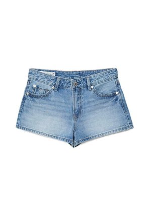 Short en jean bleu clair avec poches avant, fermeture par bouton et fermeture éclair, et détails décolorés à l'avant.
