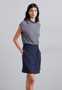 Emporio Armani Šortai - navy blue