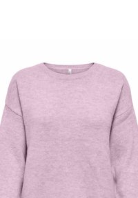 Pull tricoté violet clair doux avec un col rond et des manches longues, présenté de face sur fond blanc.