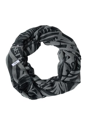 Sort og grå infinity tørklæde med abstrakte mønstre og et lille hvidt mærke med teksten "CECIL", arrangeret i en løkke på en hvid baggrund.