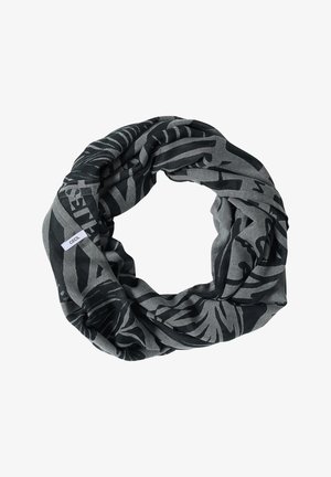 Écharpe infinie noire et grise avec des motifs abstraits et une petite étiquette blanche portant la mention « CECIL », disposée en boucle sur fond blanc.