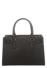 Sac à main en synthétique noir avec deux poignées supérieures, texture lisse, forme rectangulaire et accents en métal doré. Design minimaliste.
