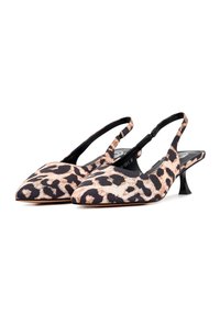 Slingback heels with a pointed toe, made of textured fabric in a leopard print pattern with a black heel. Designed for easy wear.
