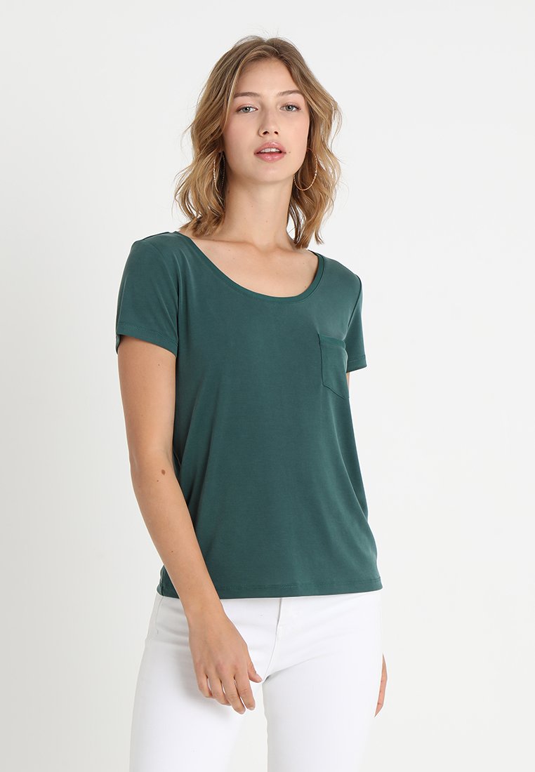 Soaked in Luxury T shirts june bug green Zalando.no Soaked in Luxury T-shirts - june bug green