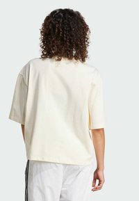 adidas Originals BREAK  - Triko s potiskem - cream white