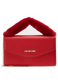 Červená taška z umělé kůže s načechraným červeným držadlem, zlatými kovovými doplňky a zaklopovacím uzávěrem. Vytlačené logo na přední straně. Součástí je řetízek.