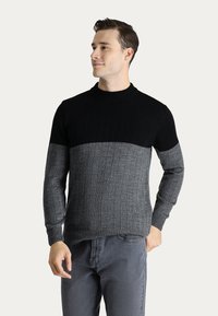 Unausgewählt, black