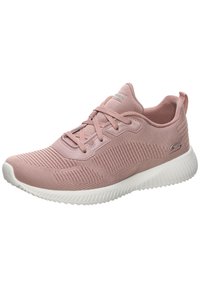 Helle rosa Athleticschuhe mit einem strukturierten Strickobermaterial, Schnürverschluss und weißer Gummisohle. Mit dezenter Markenpräsentation und gepolstertem Schaft.