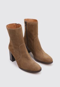 Bryan Stepwise Bottines à talons hauts - camel