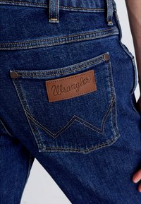 Wrangler HORIZON - Blugi drepți - soft fade