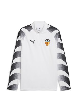 Biała sportowa koszulka z długim rękawem z czarnymi gradientowymi paskami na rękawach, kołnierz z półzamkiem, logo Puma oraz herbem klubu piłkarskiego Valencia CF z przodu.