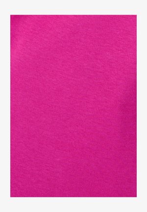 Textura de tela magenta brillante con patrón de punto fino visible y ligeras variaciones en la tonalidad del hilo.