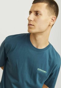 Jack & Jones LOGO RUNDHALS  - Paprasti marškinėliai - deep teal