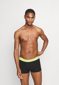 Calvin Klein Underwear LOW RISE TRUNK STRETCH 3 PACK - Cuecas boxer - hemisphere/direct green/blue