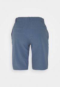 Siniset vapaa-ajan shortsit, jotka on valmistettu kevyestä kankaasta. Niissä on joustava vyötärönauha, kaksi takataskua ja sileä, teksturoitu pinta.