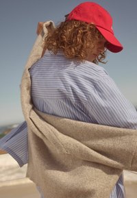 Self. REGULAR FIT - Sapka - red