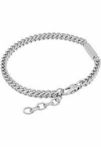 Bracciale in argento con maglie intrecciate, finitura liscia, chiusura rettangolare e estensione della catena regolabile.