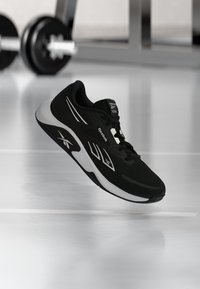 Неизбран, black/white