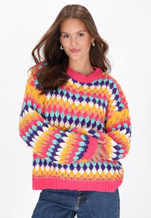 Bunt gestrickter Pullover mit einem Diamantmuster in Pink, Lila, Gelb und Türkis, mit einem gerippten Ausschnitt und Bündchen sowie einer lockeren Passform.