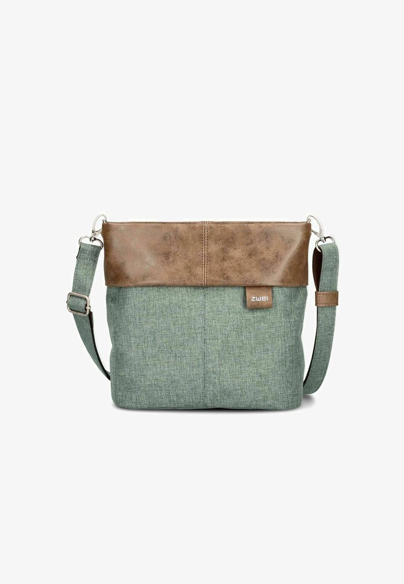 Borsa a spalla in tessuto verde con rifiniture in finta pelle marrone, tracolla regolabile e forma rettangolare. Presenta un'etichetta di marca ben visibile.