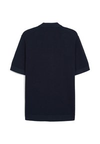 Polo a maniche corte di colore navy, realizzato in tessuto a maglia strutturata, con colletto classico e dettagli a contrasto all'orlo.