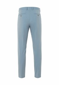Pantalon bleu clair avec une texture lisse, doté de deux poches arrière avec des fermetures à bouton et d'une coupe ajustée.