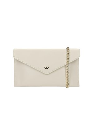 Pochette crème avec une texture lisse, design en enveloppe, chaîne dorée et détail de logo subtil à l'avant.