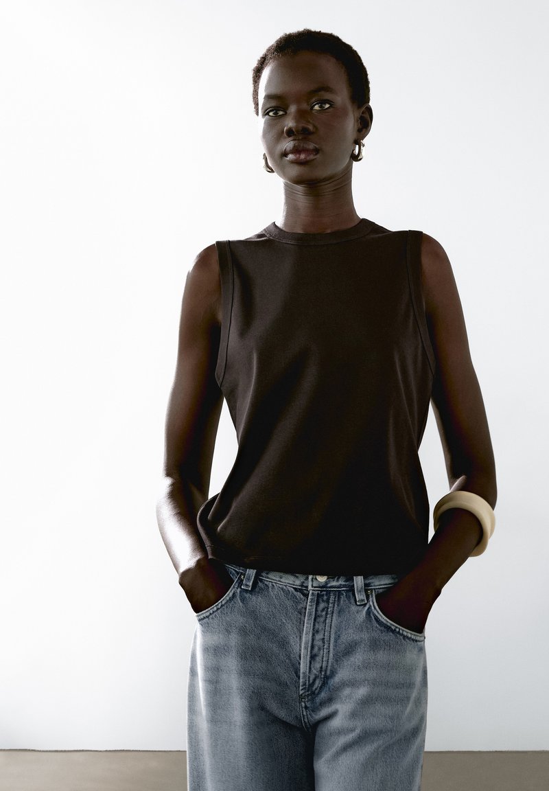 Massimo Dutti BOXY FIT WITH CREW NECK - T-shirt basic - ochre