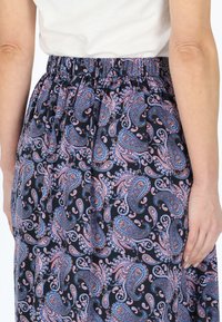 Seaside SANKT CLAUD  - Gonna a portafoglio - paisley navy blue