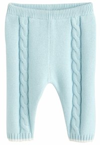Lichtblauwe gebreide babybroek met een kabelpatroon langs de zijkanten, geribbelde tailleband en boorden, en een zachte, gestructureerde afwerking.