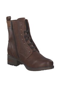 Bottines en cuir marron avec un laçage à l'avant, une fermeture éclair sur le côté, des clous décoratifs et un petit talon épais. Texture robuste sur l'ensemble.