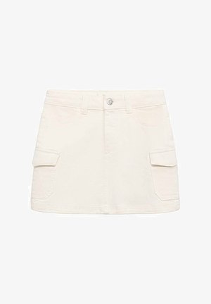 Witte denim rok met een hoge taille, een voorste knoopsluiting en twee zij cargo zakken. Soepele textuur met gestikte details.