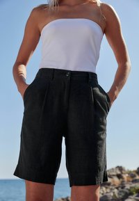 Next REGULAR FIT - Shorts - black